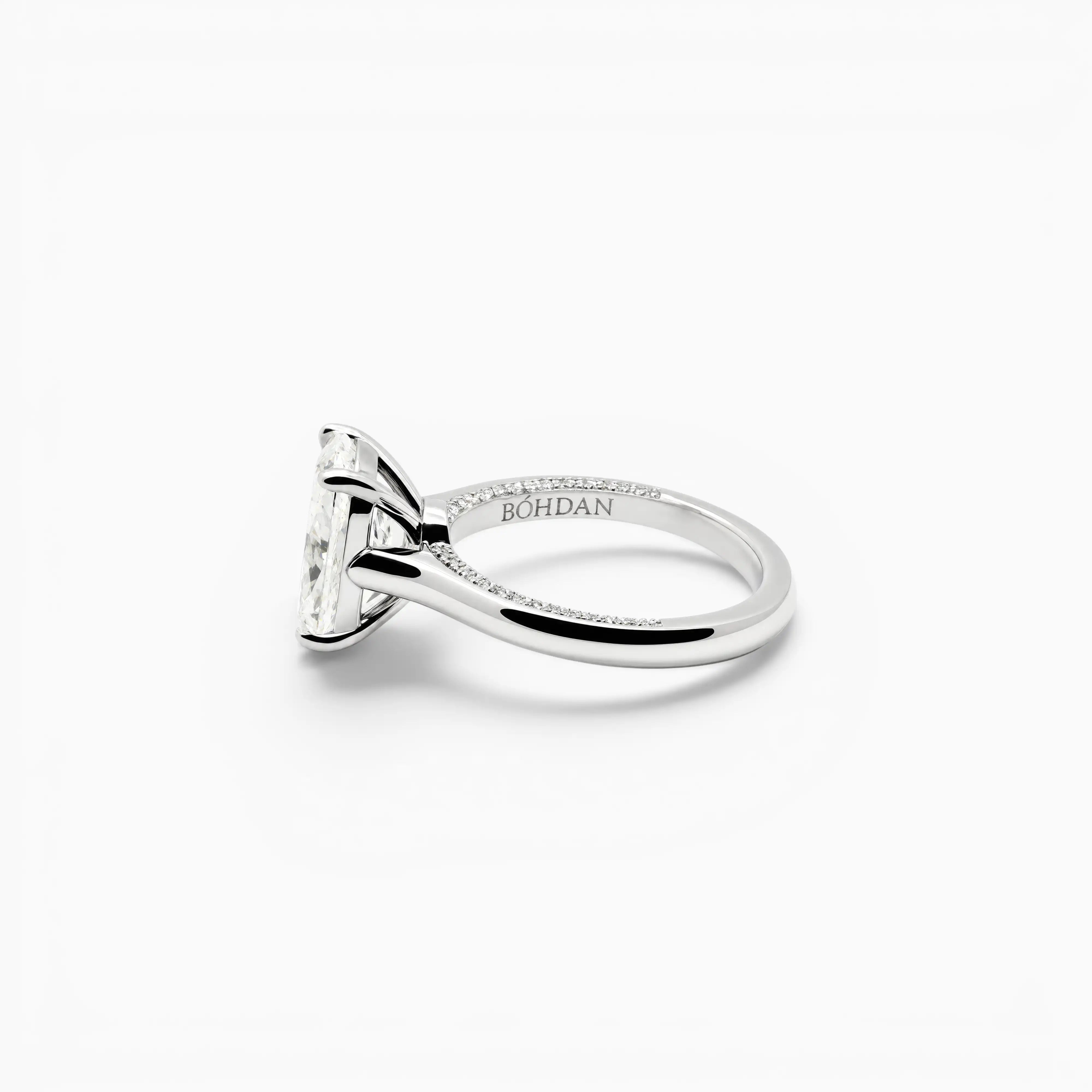 Neda ring | Elongated Cushion