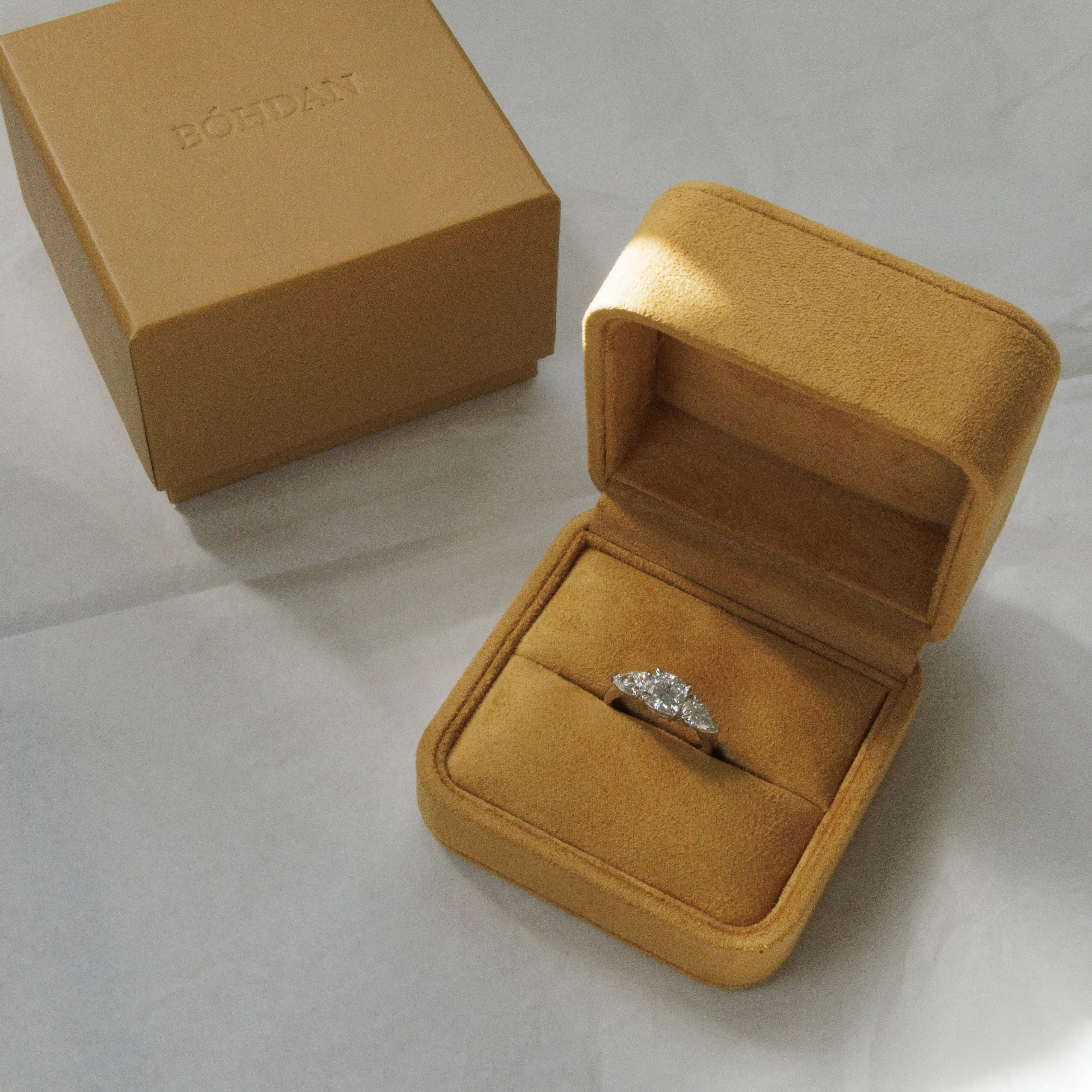 Olivia ring | Cushion | Pear