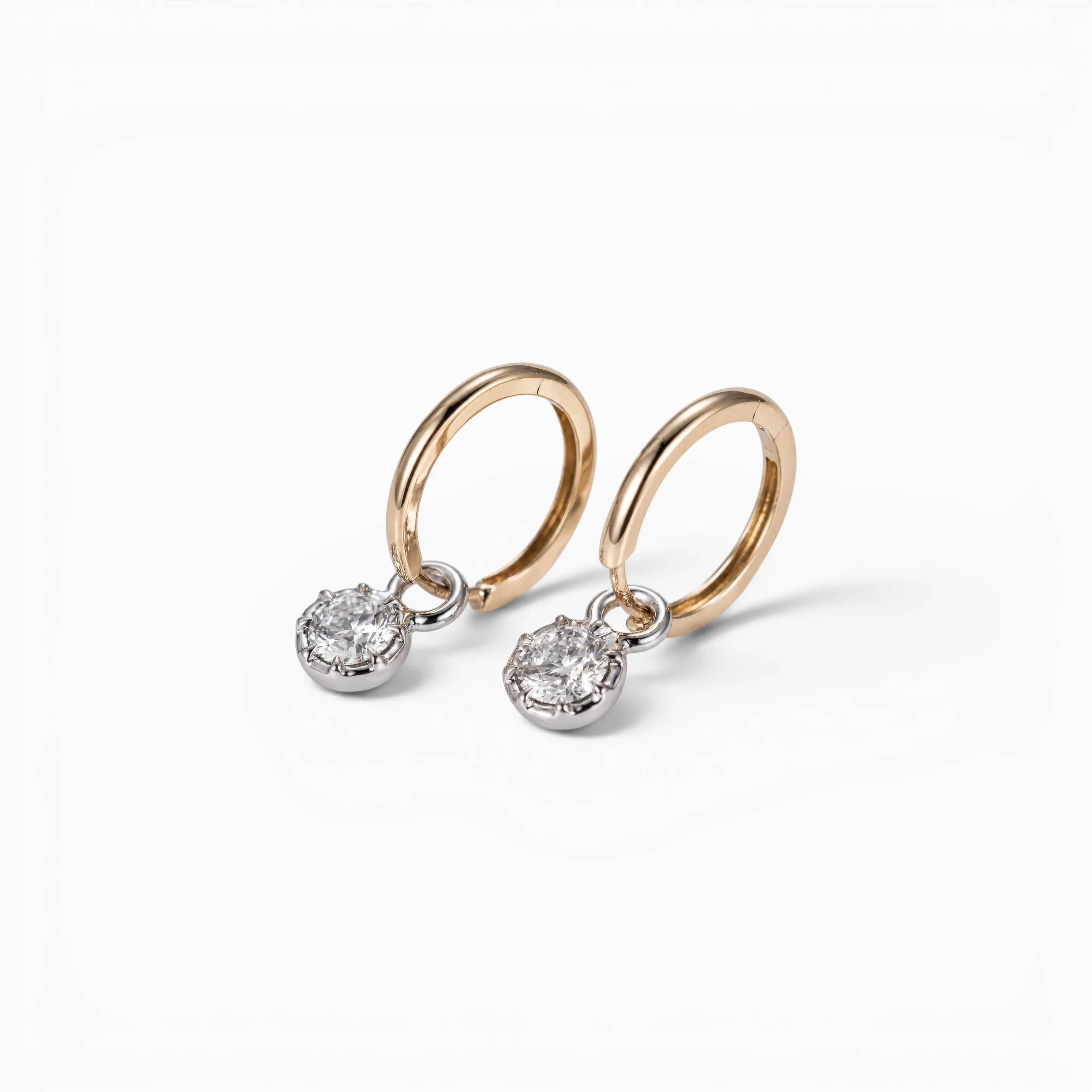 Sol' studs | Round Brilliant